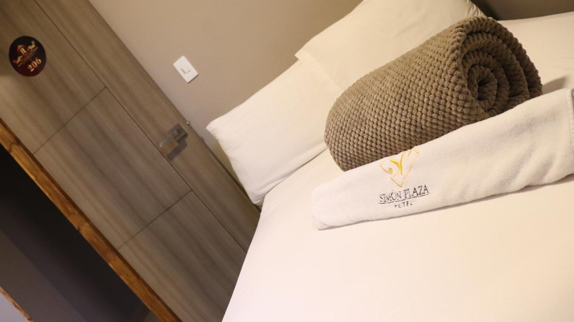 Hotel Simon Plaza Pereira Luaran gambar